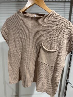 Sleeveless Knit Pocket Top - Beige